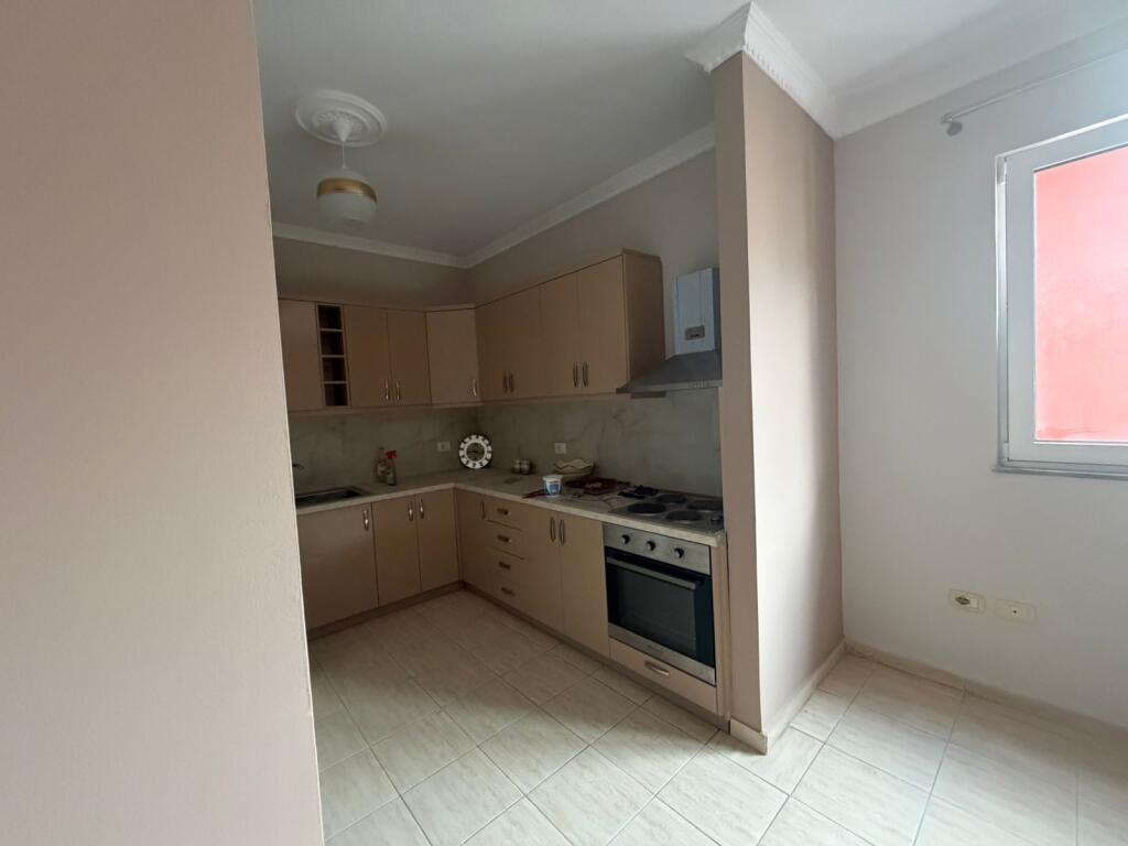 Apartament bosh ose zyre tek komuna e parisit