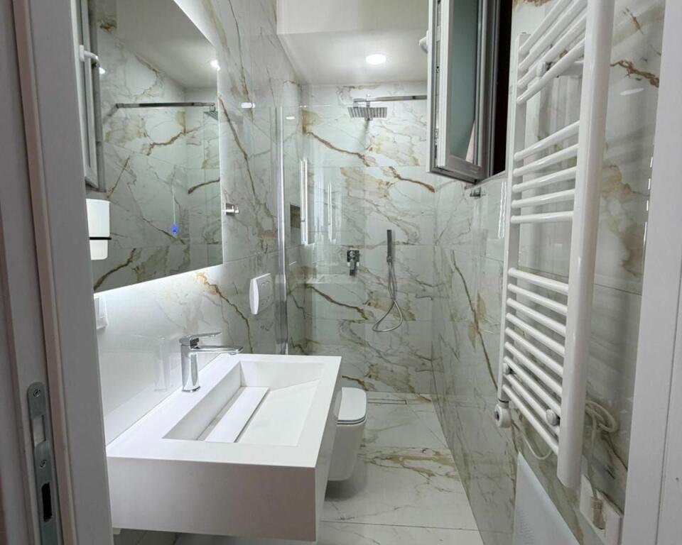 Apartament me qera 1+1 delijorgjit tek rruga Deshmoret e Fekenit