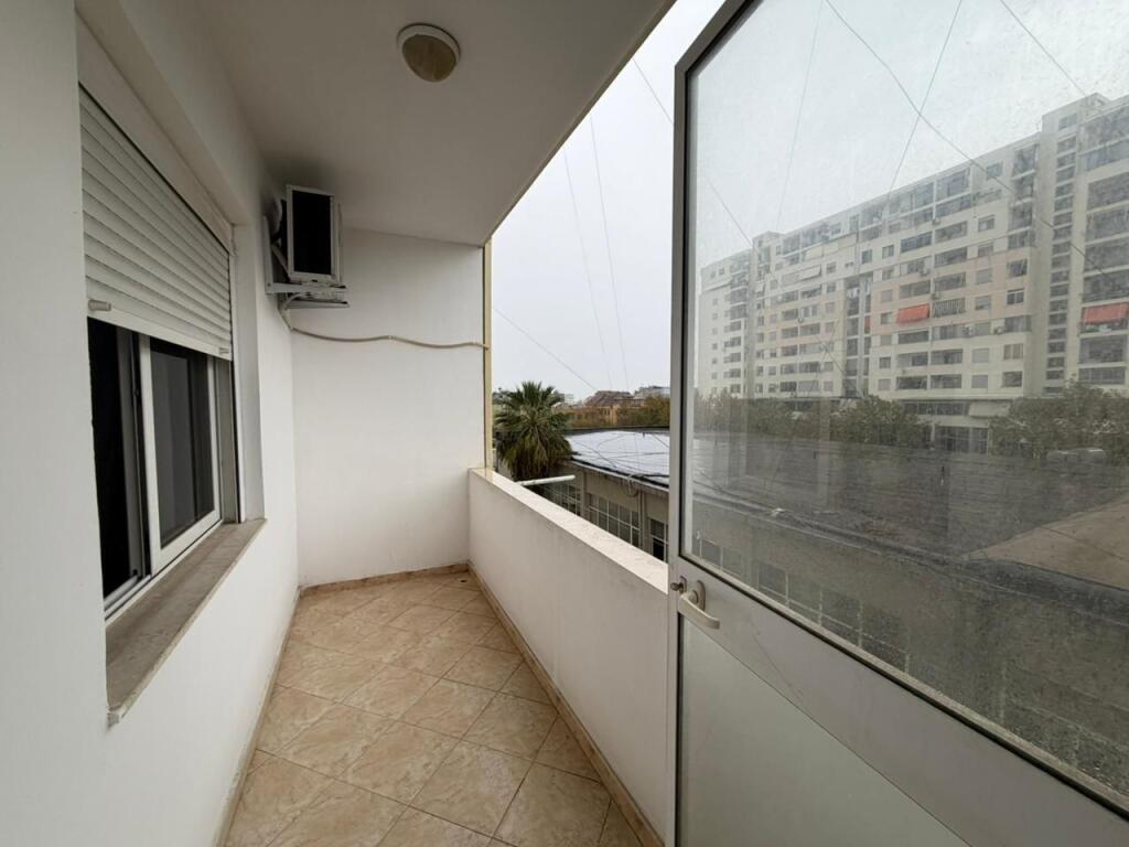 Shitet Apartament 1+1 ose jepet me qera