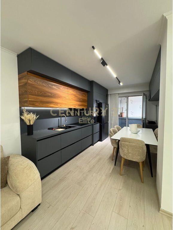 APARTAMENT ME QIRA 2+1+2 ME GARAZHD TEK BRYLLI