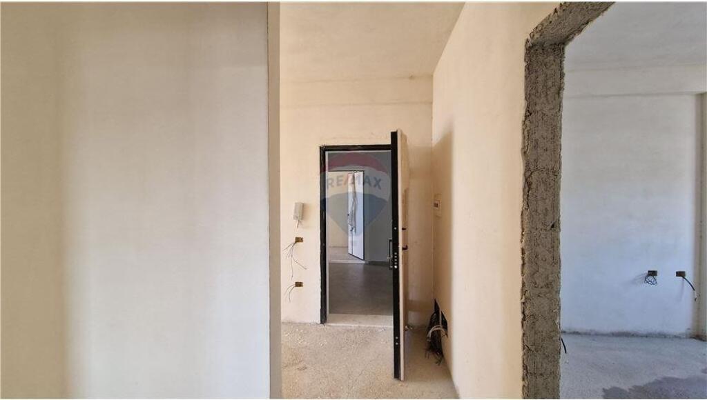 🏙️ Penthouse në Shitje – Vlorë 📍 Rruga Transballkanike, përballë ish-shkollës së Naftës