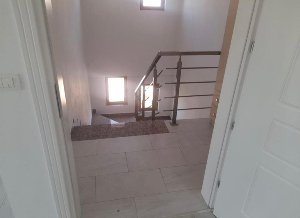 VILLA IN AFFITTO SU 3 PIANI A TEG