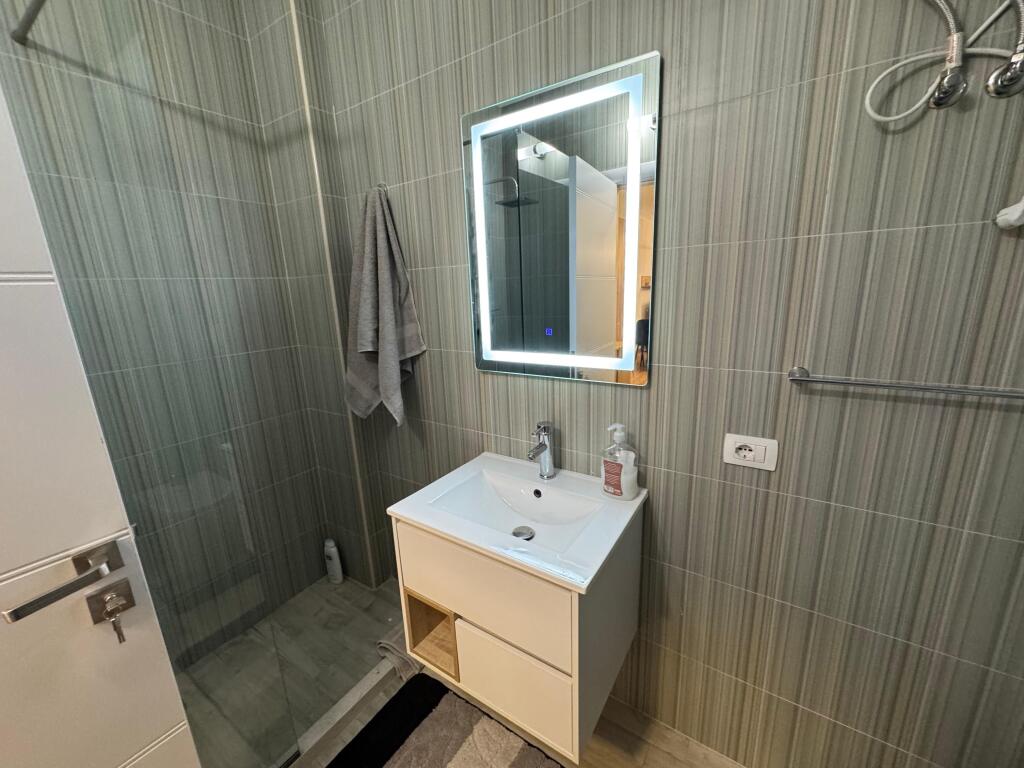 Jepet apartament me qera 2+1+2