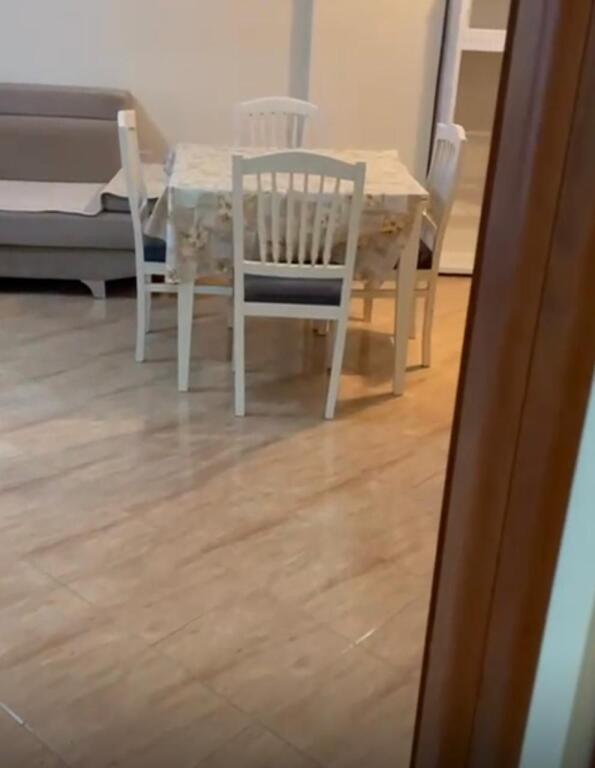 Jepet Me Qera Apartament 2+1+2 Tualete +1 Ballkon