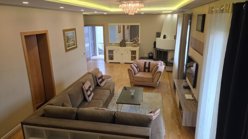 Dubleks me qera - Bulevardi i Ri, Rruga Jordan Misja