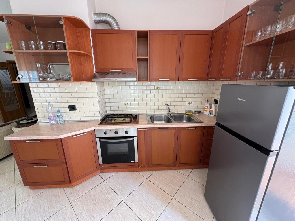 Jepet apartament me qera 2+1+2