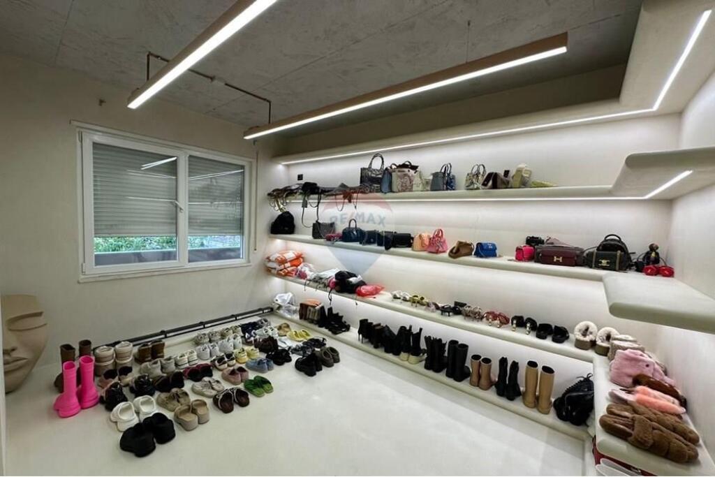 Business Unit for Sale – Paris Municipality