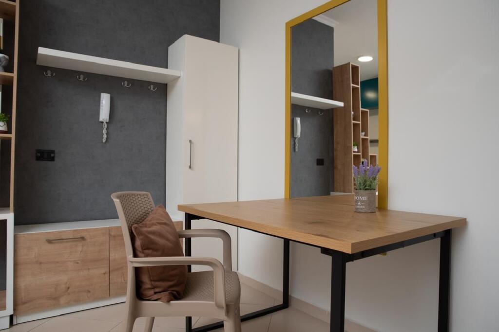 🏘️ Jepet me qira apartament 1+1 📍 Rruga e Kosovareve💶 Çmimi: 1.000 € / muaj