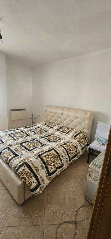 Shitet Apartament 2+1+2