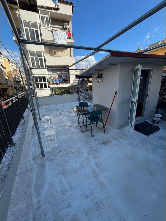 Jepet me qira shtëpi private 1+1 tek Rrugea Bardhyl