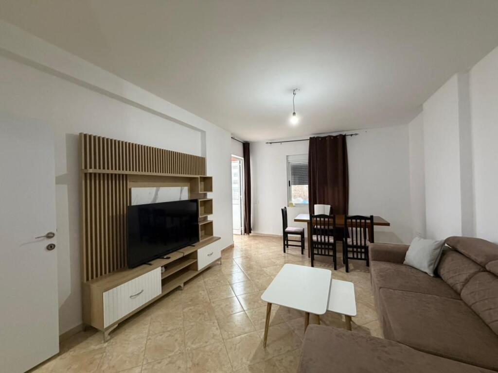 Shitet Apartament 1+1 ose jepet me qera