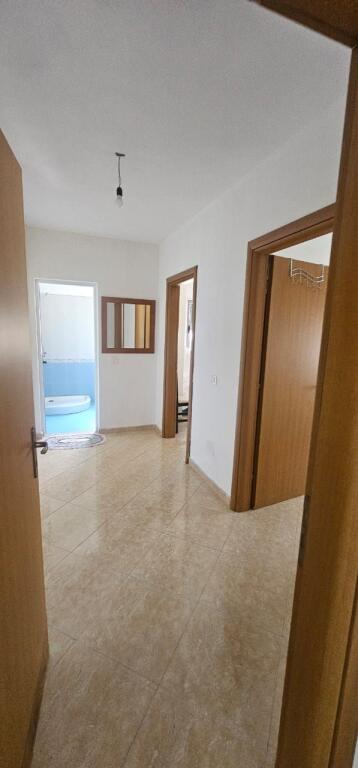 Shitet Apartament 2+1+2