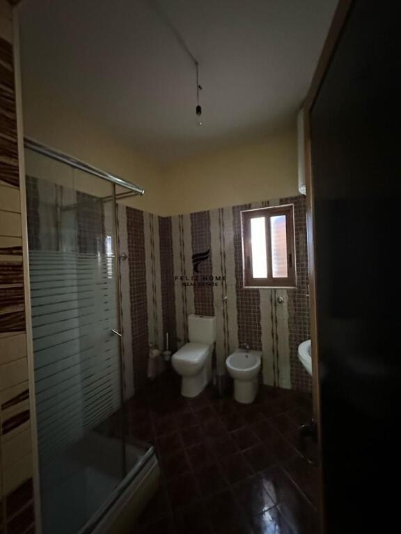 SHITET VILE PRIVATE 3 KATE PORCELAN 360.000 EURO