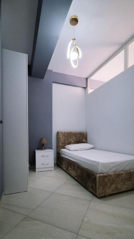 Jepet me qera Apartament 2+1 te Kthesa e Kamzes