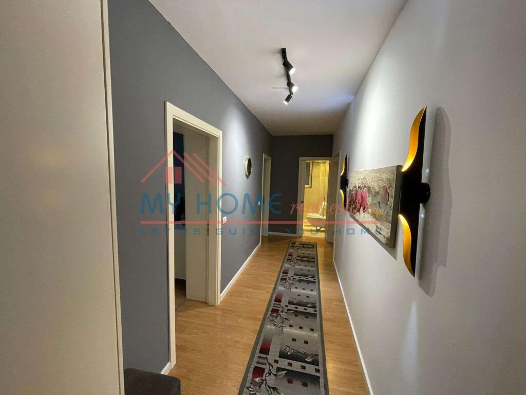 Apartament 2+1 me qera Komuna e Parisit ne Tirane