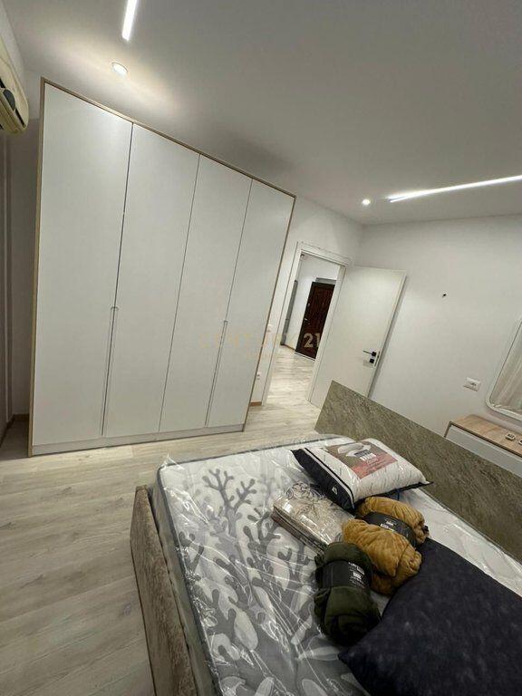Jepet me qira apartament 1+1 prane Rrethrrotullimit te Zogut te Zi