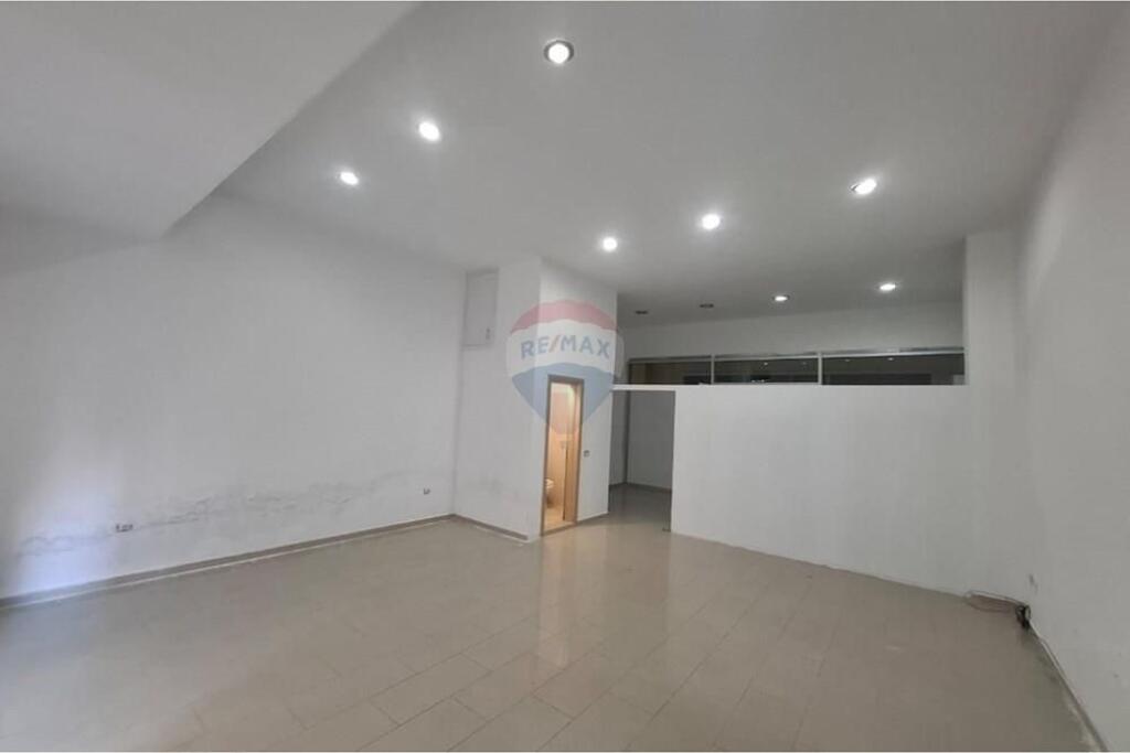 🏬 Shop / Business Premises for Rent –📍 Ismail Qemali Blvd (above Conad)