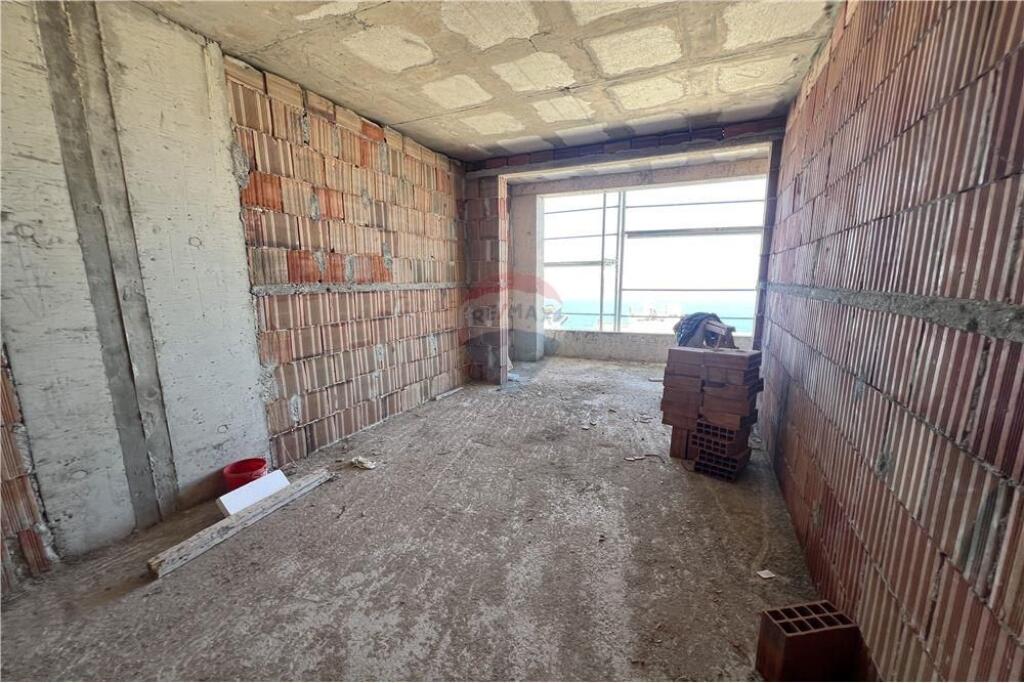 🌊 Apartment 1+1 with Front Sea View – Lungo Mare, Vlorë