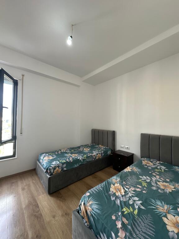 Apartament per Qira 2+1+2 + post parkimi perballe Uet