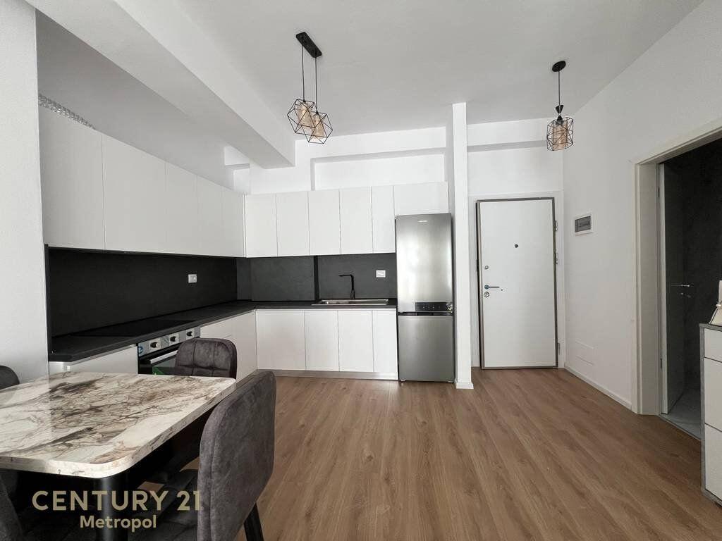 Shes apartament 1+1 te arreduar totalisht ne Rezidencen Kaimi!