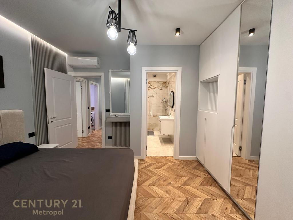 OFROJ PER QIRA APARTAMENT 2+1+2 ME POST PARKIMI PRANE TEGUT!