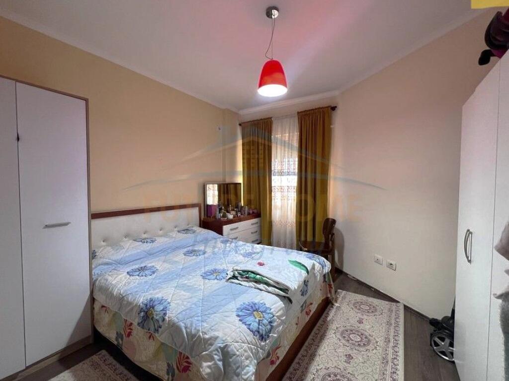 Shitet, Apartament 2+1, Zogu i Zi, Tiranë.