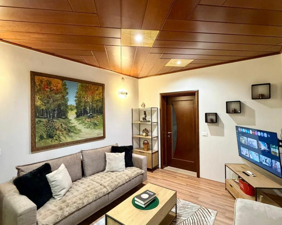 Apartament me qera 1+1 delijorgjit tek rruga Deshmoret e Fekenit