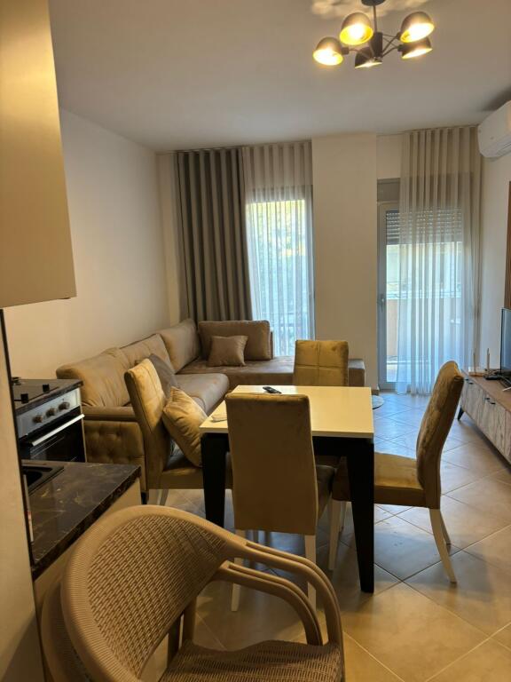 🏠 Apartament 1+1 – Për Qira | Lungo Mare, Vlorë