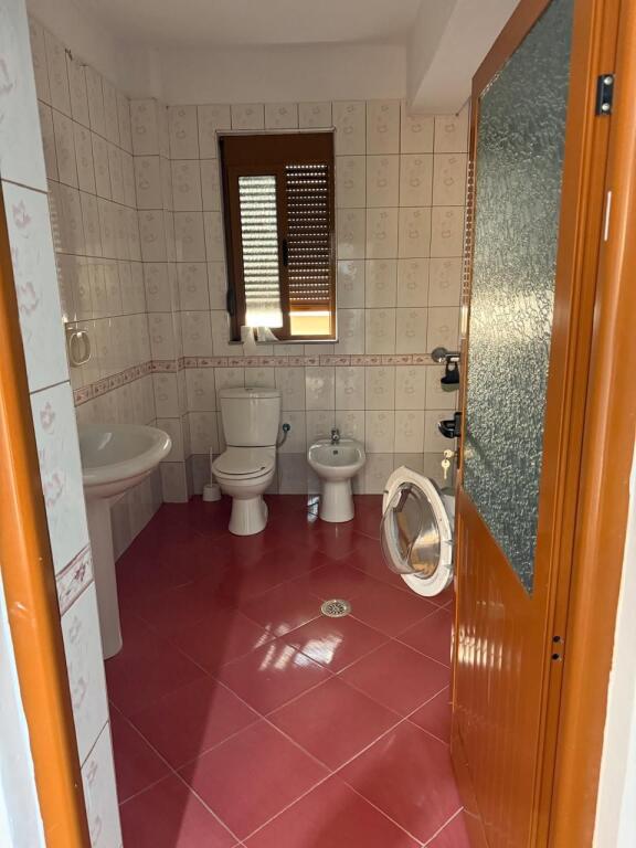 Jepet shtepi me qera Vile 1-kateshe Kompleksi Grand