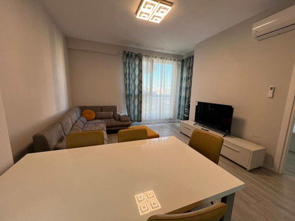 Apartment 1+1 for rent at Komun e Parisit.