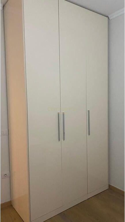 APARTAMENT 1+1 ME QIRA TE SHKOLLA KUQE