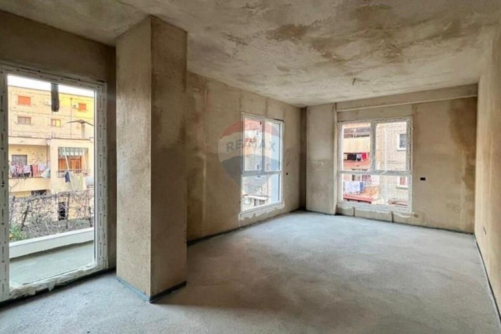 Per shitje apartament 2+1, rruga Ali Demi!