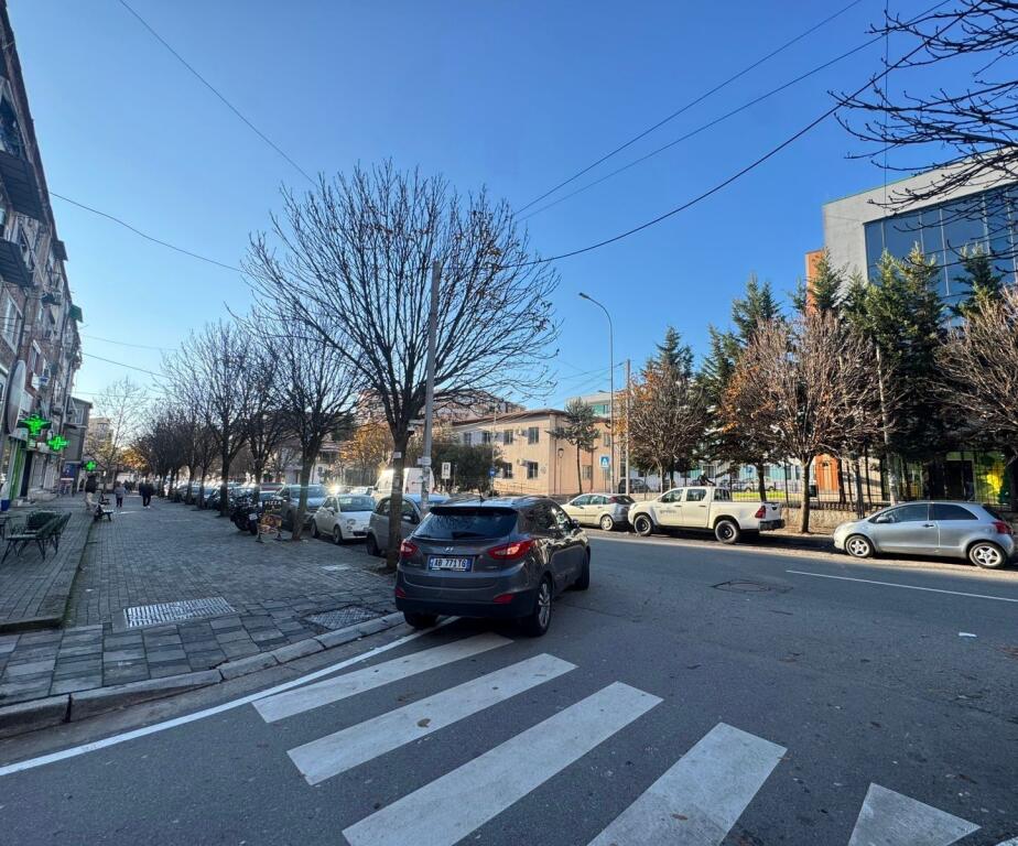 Service unit of 55m2 for rent opposite the Pediatrics