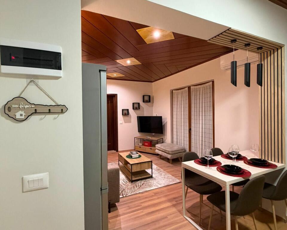 Apartament me qera 1+1 delijorgjit tek rruga Deshmoret e Fekenit