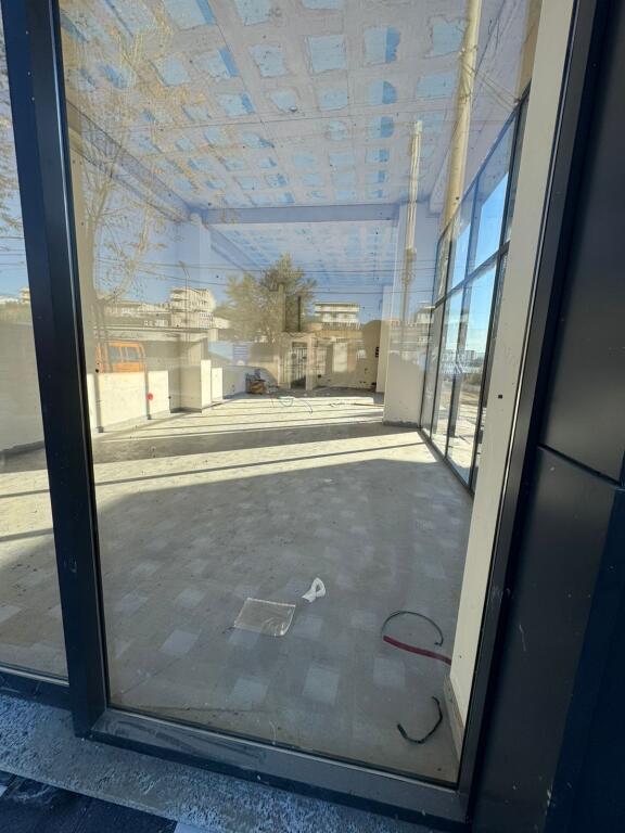 🏬 Dyqan me qira  📍 Paskuqan💶 Çmimi: 1500 € / muaj