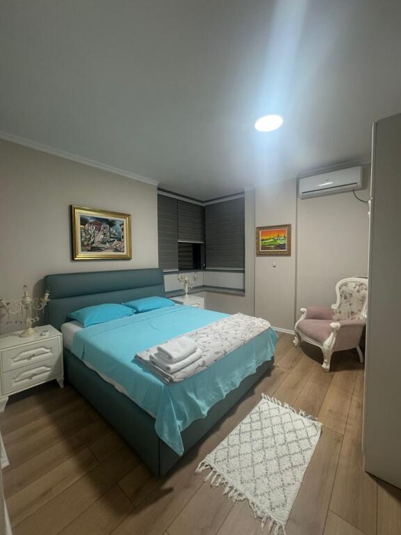Jepet me qera apartament  2+1+2 perballe  parliament