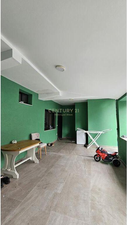 SHTEPI 2 KATESHE ME QIRA NE RRUGEN NJAZI MEKA