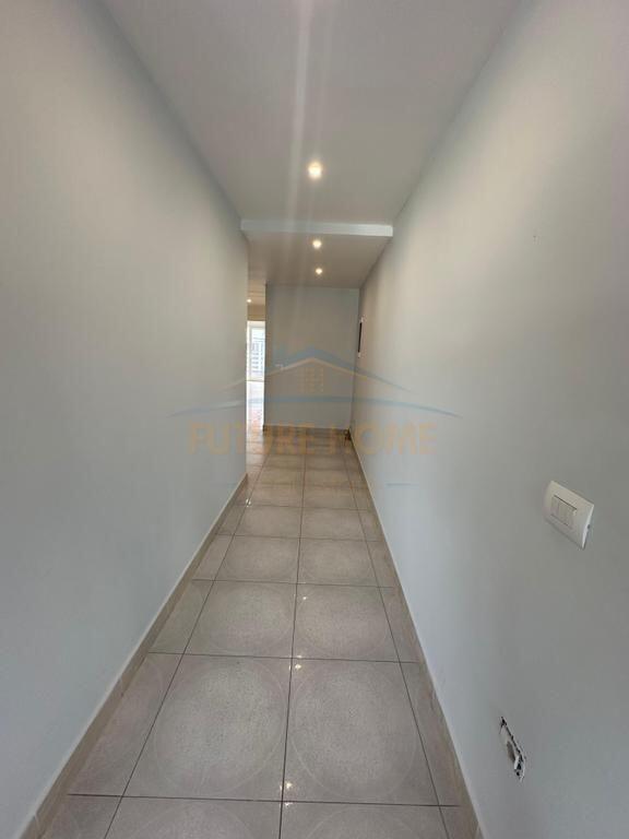 Shitet, Penthouse, Liqeni i Thatë