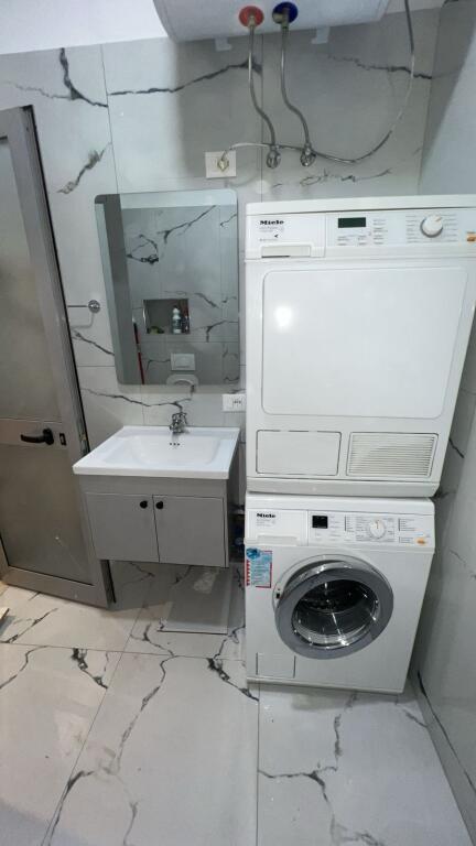 Jepet me qira Apartament Rruga e Barrikadave