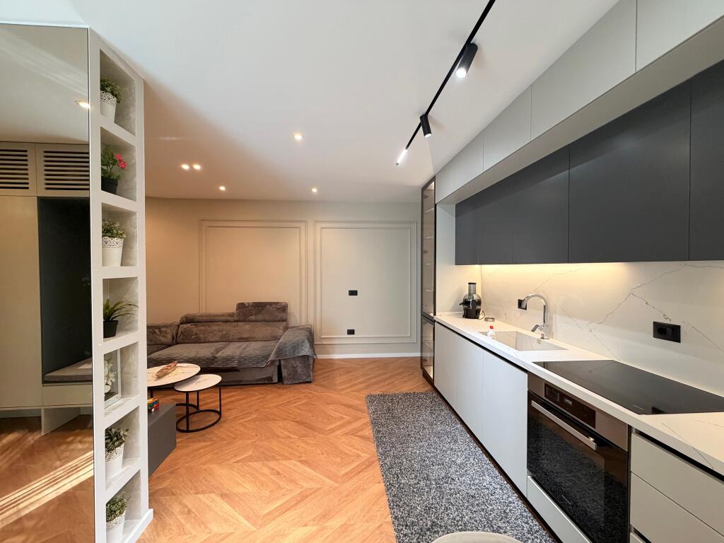 Shitet SUPER APARTAMENT 1+1 tek Rezidenca "Kodra e Diellit"