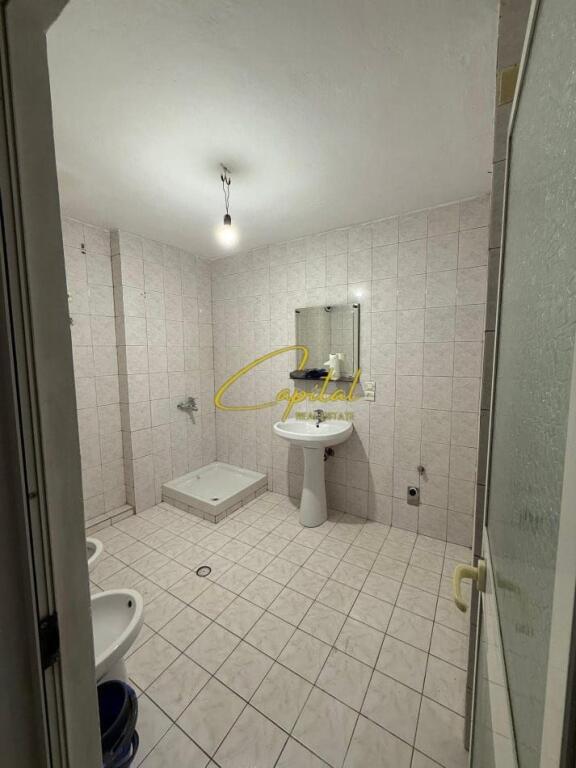 ZYRE ME QIRA 40 M2 VASIL SHANTO 430 EURO