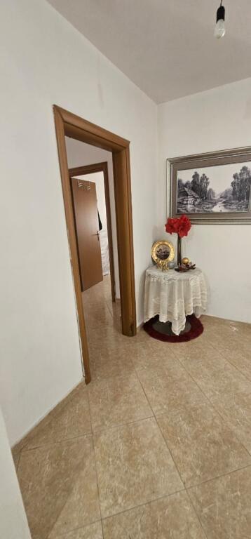 Shitet Apartament 2+1+2