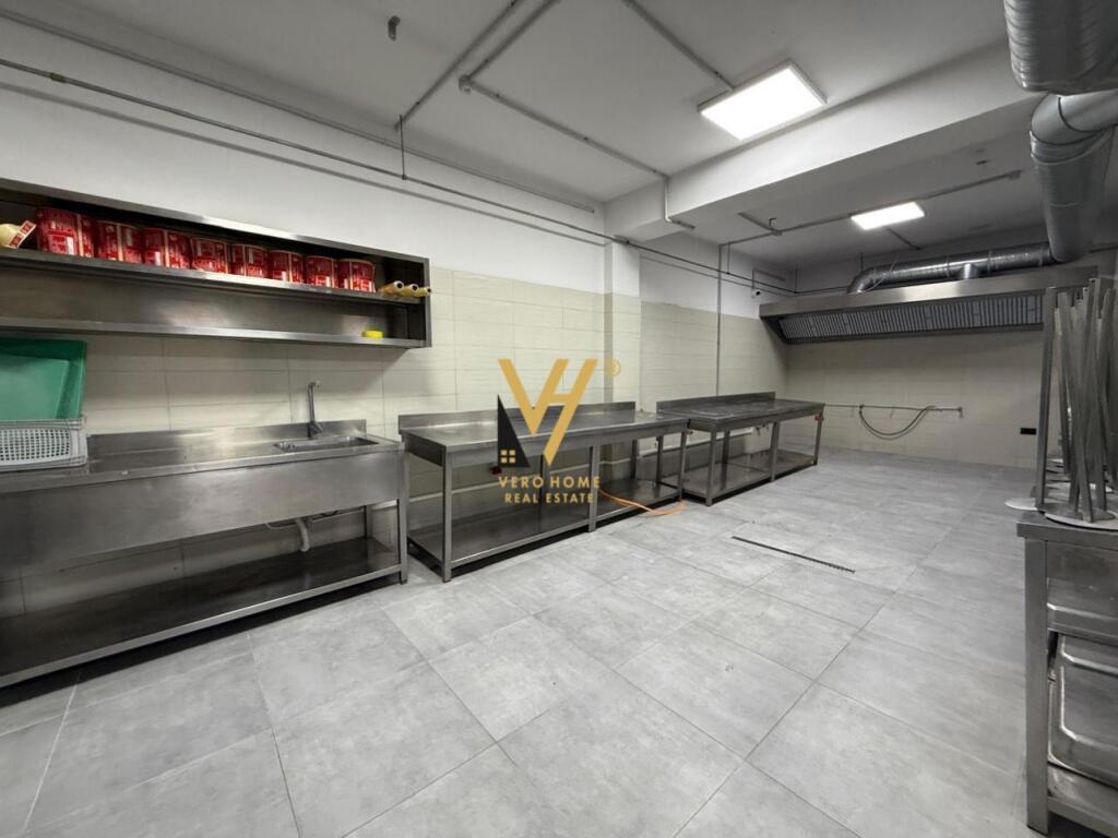 JEPET MAGAZINE 1.200 M2 TE KTHESA E KAMZES 8.000 EURO