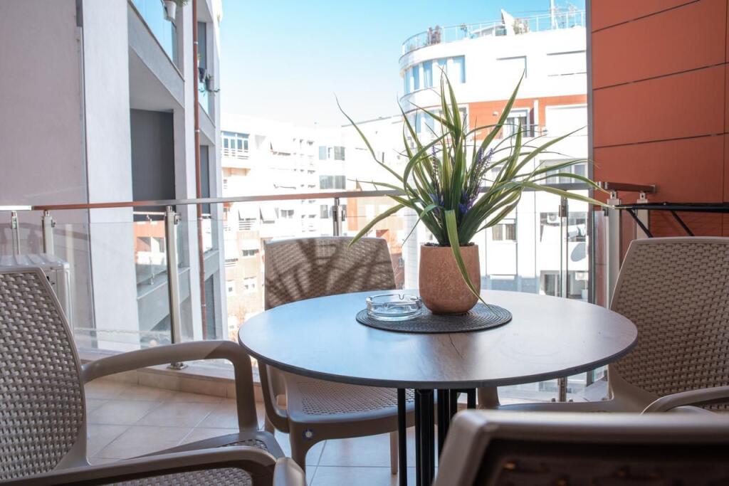 🏘️ Jepet me qira apartament 1+1 📍 Rruga e Kosovareve💶 Çmimi: 1.000 € / muaj