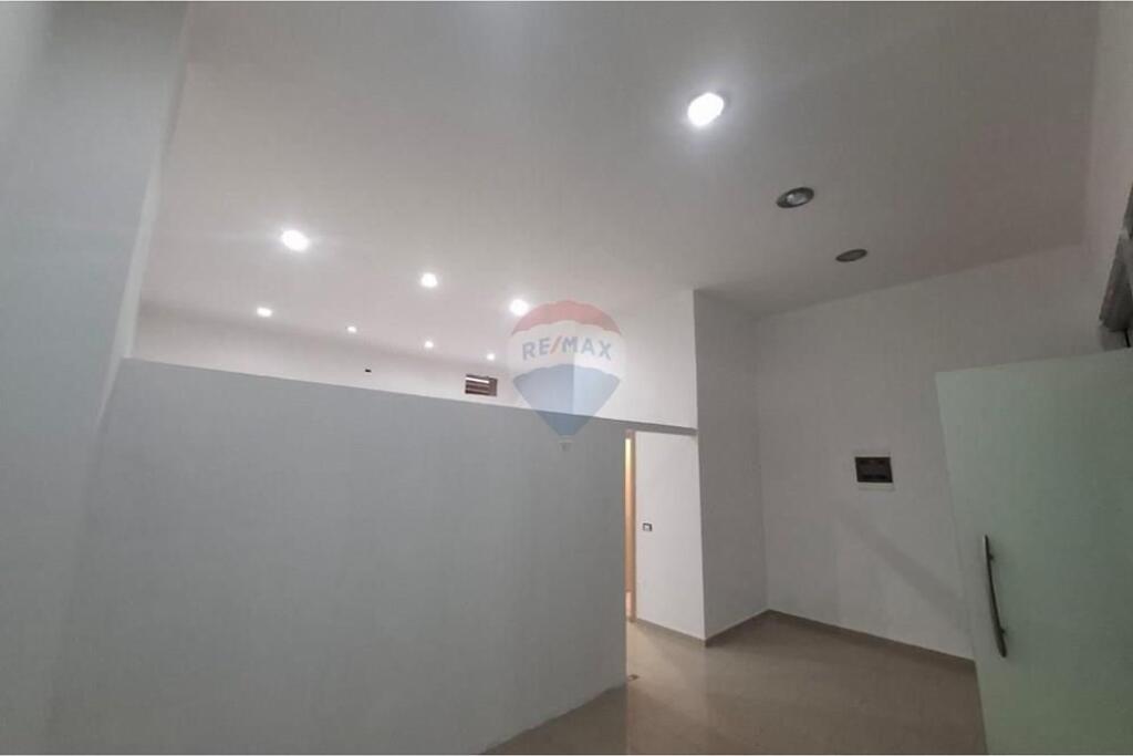 🏬 Shop / Business Premises for Rent –📍 Ismail Qemali Blvd (above Conad)