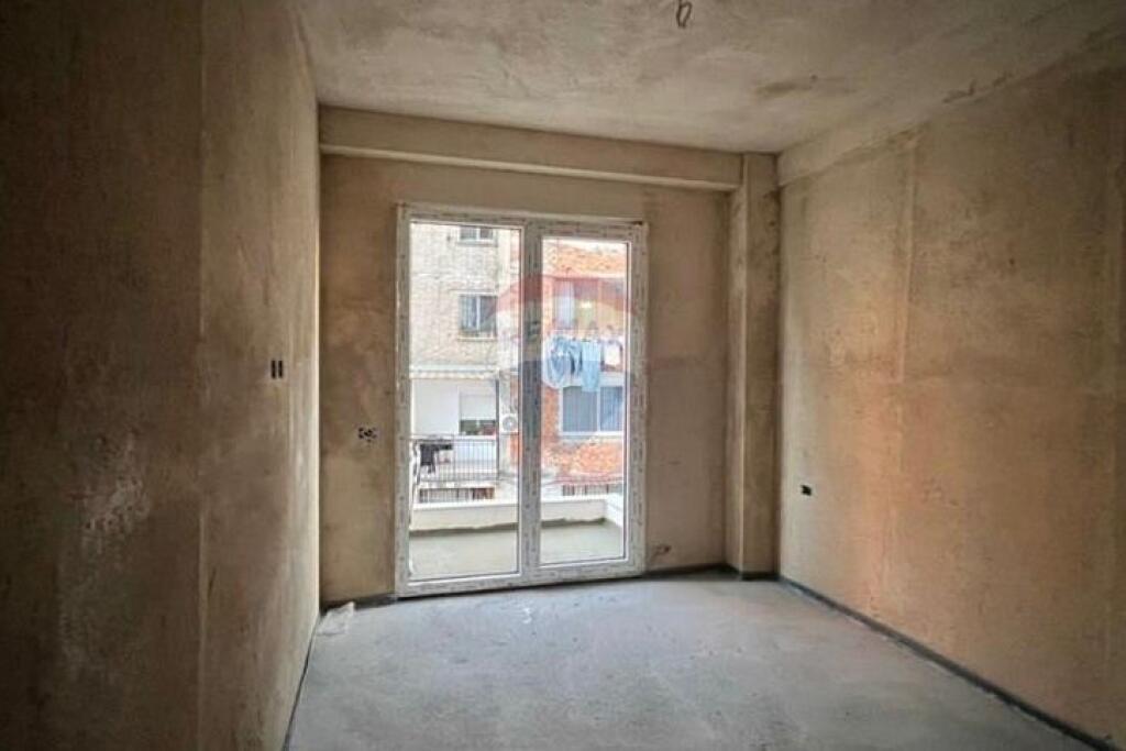 Per shitje apartament 2+1, rruga Ali Demi!