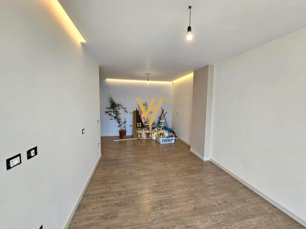 UFFICIO 90 M2 IN AFFITTO A ZOGU I ZI 95.000 LEKE