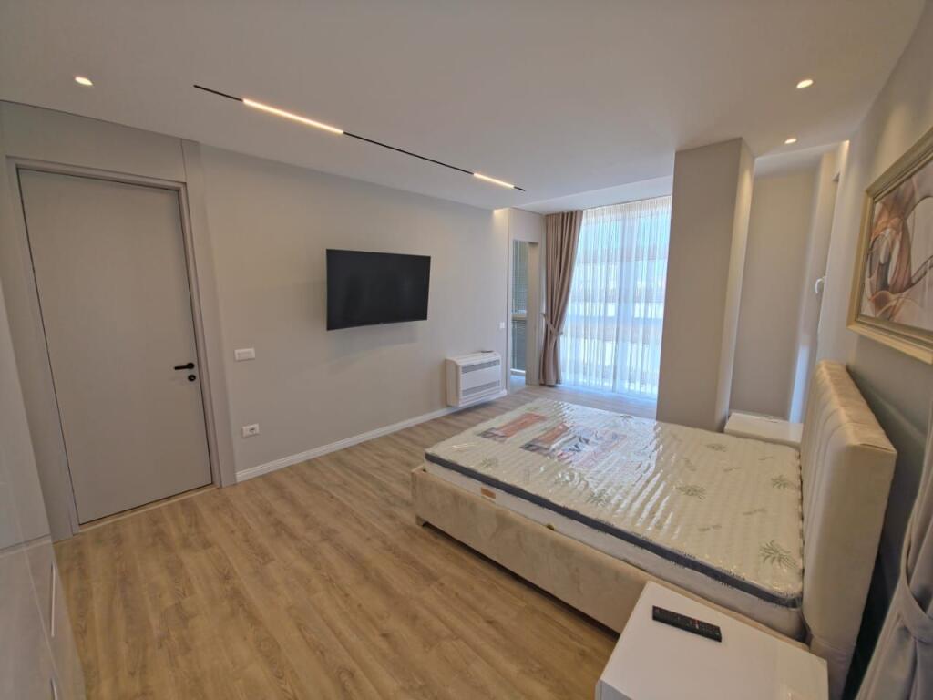 APARTAMENT MODERN 2+1 ME QERA NE QENDER