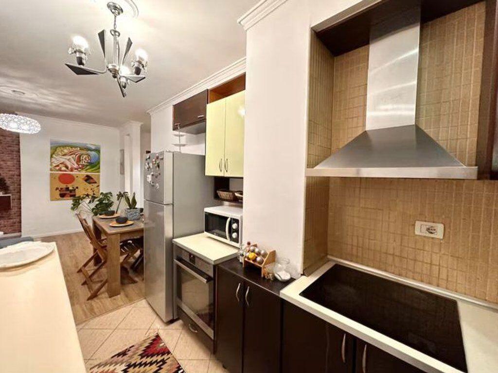 Shitet, Apartament 2+1, Zogu i Zi, Tiranë. 176,000 €