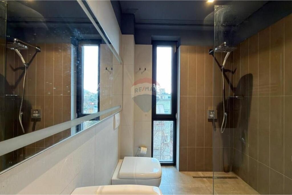 For rent 2+1+ Parking at the Artistic High School